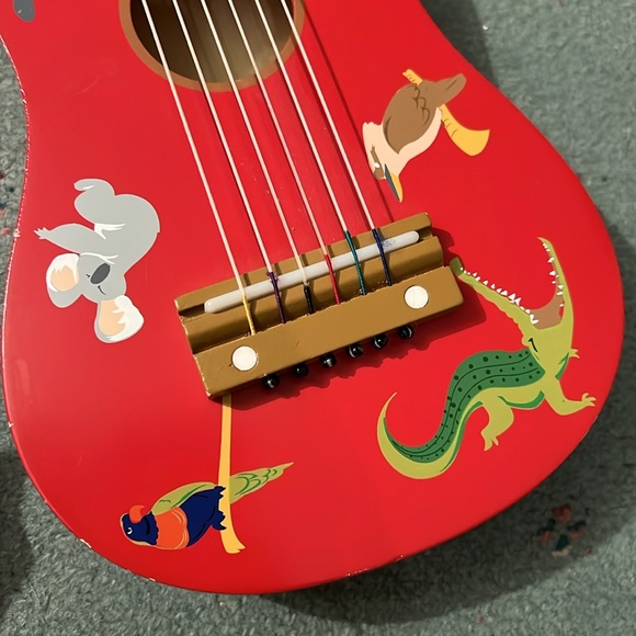 Discoveroo Guitar - Picture 9 of 9